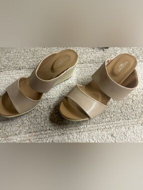 Rockport Women's Neutral Tan Wedge Sandals